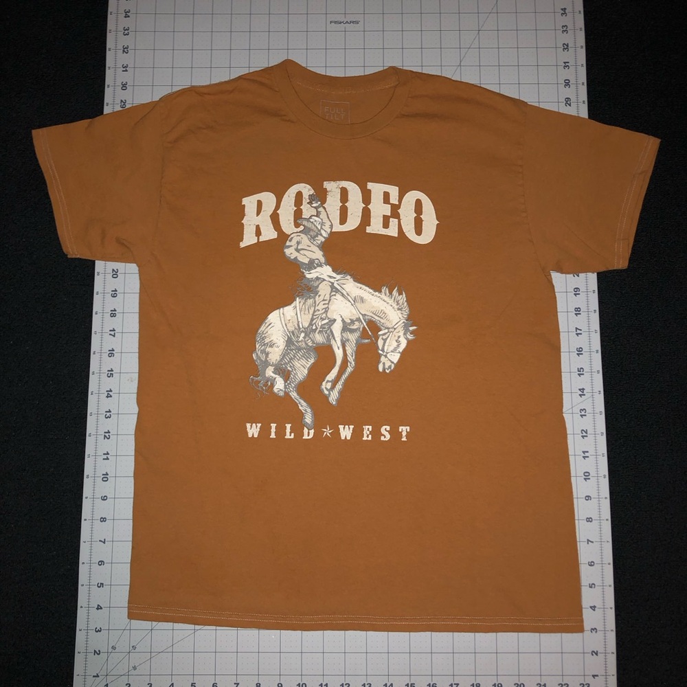 Full Tilt. Rodeo Wild West. Size medium. Light Brown color. Short Sleeve Shirt.